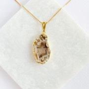 HANGER VAN BRUIN EN ZWART AGAAT