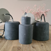 Broste Copenhagen - set van 3 zwarte concrete hanglampen