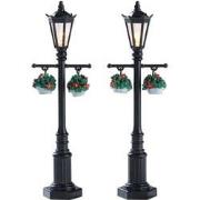 Old english lamp post set of 2 b/o 4.5v