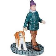 Man walking his dog l5xw4xh7 cm