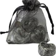 Organza zakje met 3x amberblokje hart black ambe